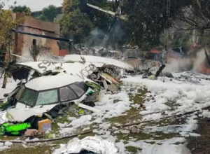 Destroços de avião já estão na sede da Voepass, em Ribeirão Preto - SP