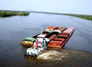 Navio no Rio Paraguai